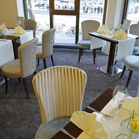 מלון Central-hotel Kaiserhof 4*