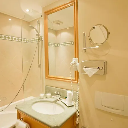 Central-hotel Kaiserhof Szálloda 4*
