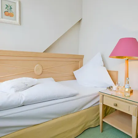 Central-hotel Kaiserhof 4*