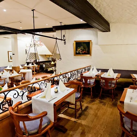 Central-hotel Kaiserhof מלון