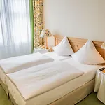 Central-hotel Kaiserhof 4*