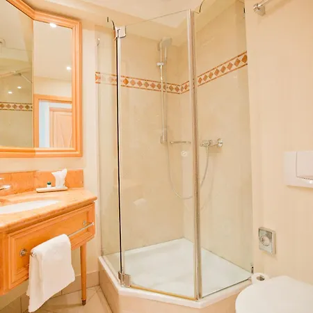Central-hotel Kaiserhof 4*