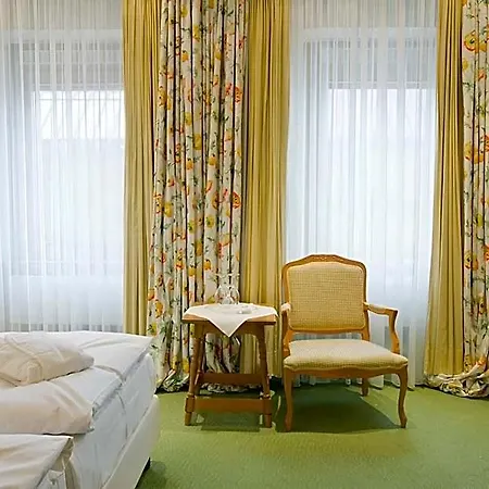 Central-hotel Kaiserhof 4*