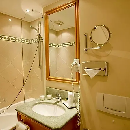 Central-hotel Kaiserhof 4*