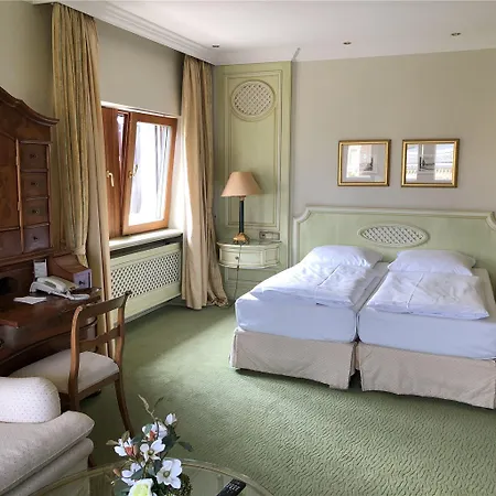 Central-hotel Kaiserhof מלון
